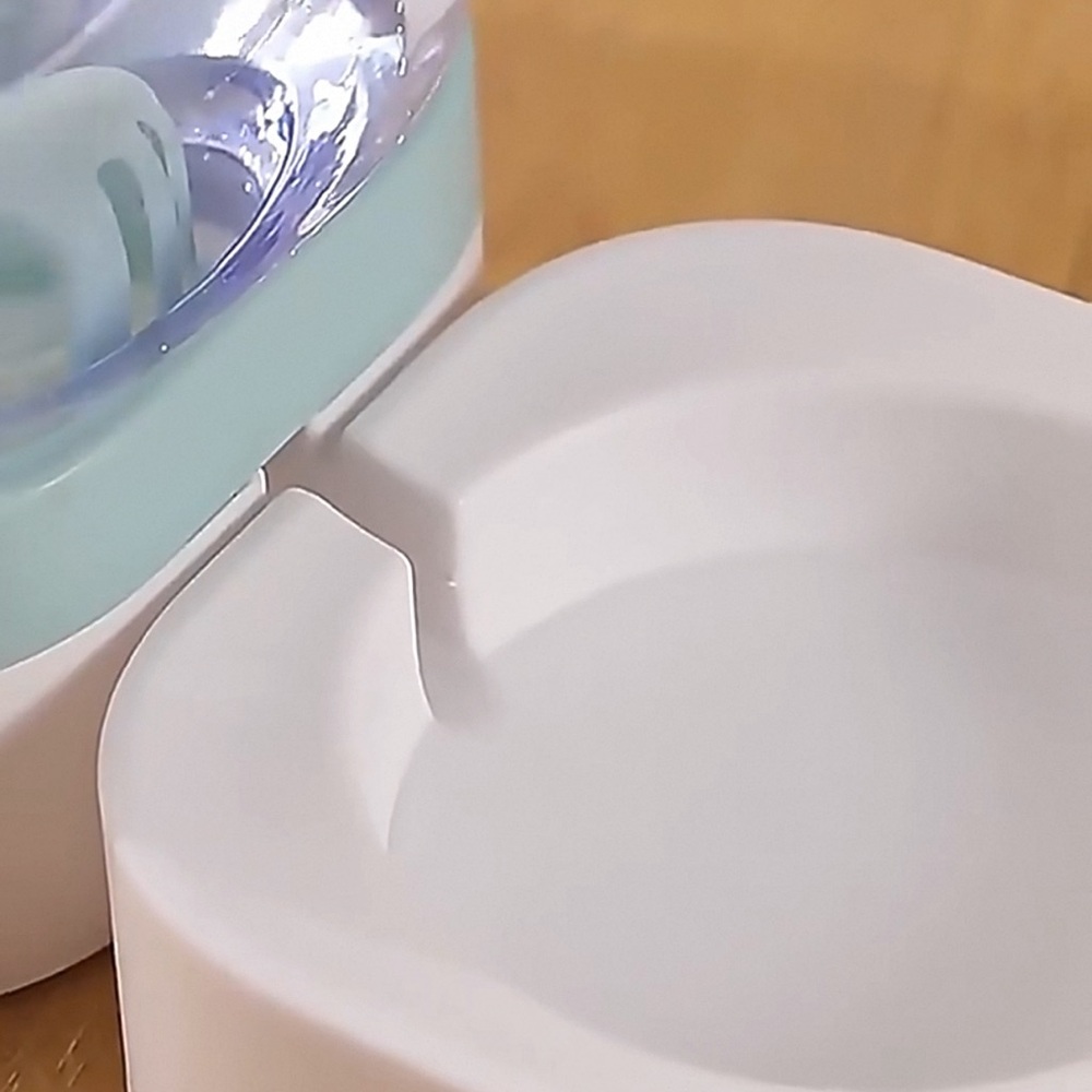 Green pet gravity automatic water dispenser
